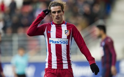 冠军体育播报-萨比策头球攻门被神奇扑出